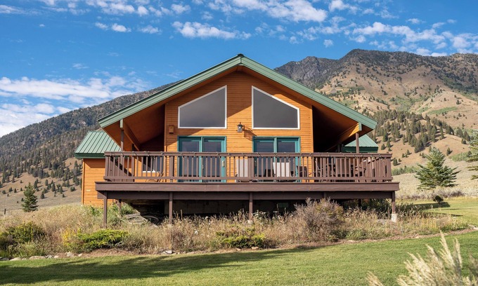 Island Park Cabin | Cozy Henrys Lake Escape - 20 Miles to Yellowstone!