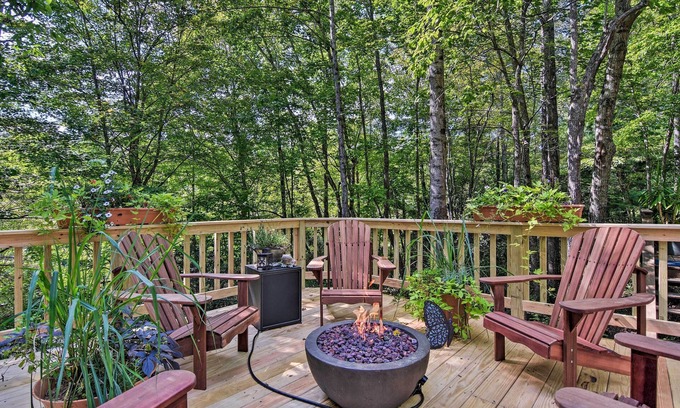 Black Mountain House | Cozy Hideaway w/Grill, 17 Mi to Asheville