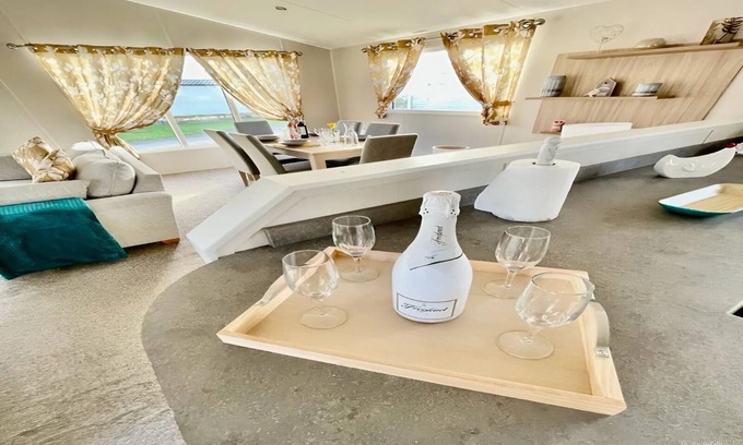 Skegness Cabin | Cozy home away from home 3 bed lodge with a hot tub @ 101 Windsor Pendine Sands.