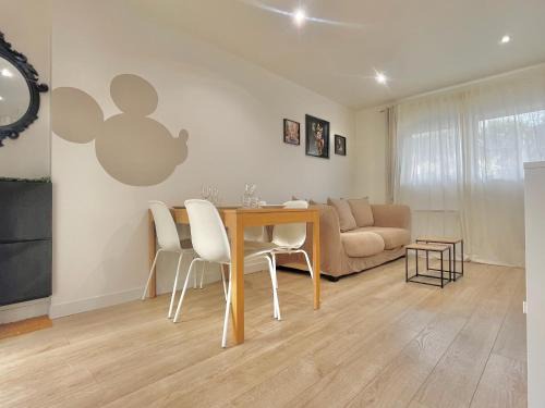 Chalifert House | Cozy home Disney
