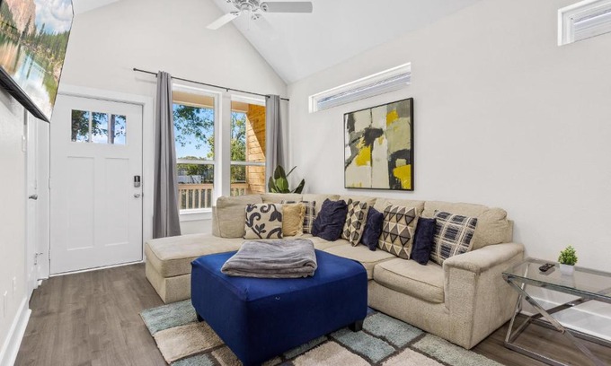 Northside House | Cozy Home for Groups Near Dtown l Major Hotspots