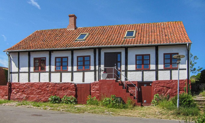 Sandvig House | Cozy home in Allinge with kitchen