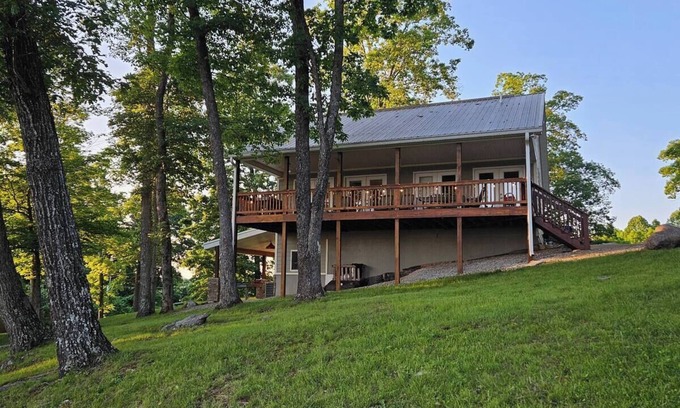 Nancy House | Cozy home offers beautiful views of Lake Cumberland overlooking Conley Bottomn
