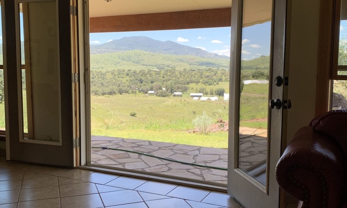 Fort Davis House | Cozy Home With Mountain Views Near Davis Mtn State Park and McDonald Observatory