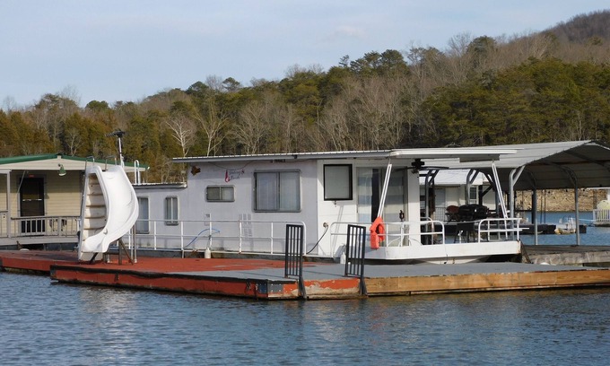 New Tazewell Boat Rental | Cozy House Boat in Charming on NOrris Lake in New Tazewell with AC, WiFi