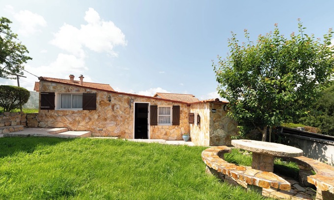 Nigran House | Cozy house for 3 w/ parking 5 min. from the beach
