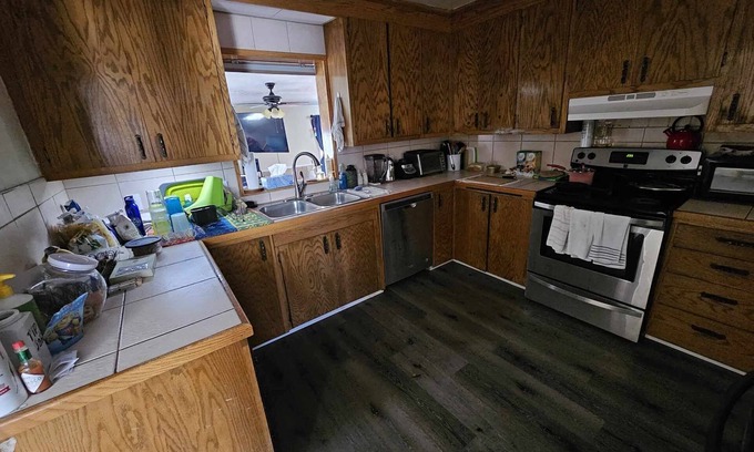 Aberdeen House | Cozy House in Pueblo Colorado in Safe Neighborhood