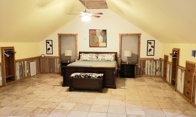 Bastrop Apartment | Cozy King Suite with WiFi, AC in lovely Bastrop!
