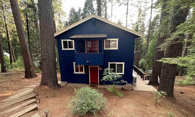 Arnold Cabin | Cozy Lake Cottage Retreat Nestled in the Forest
