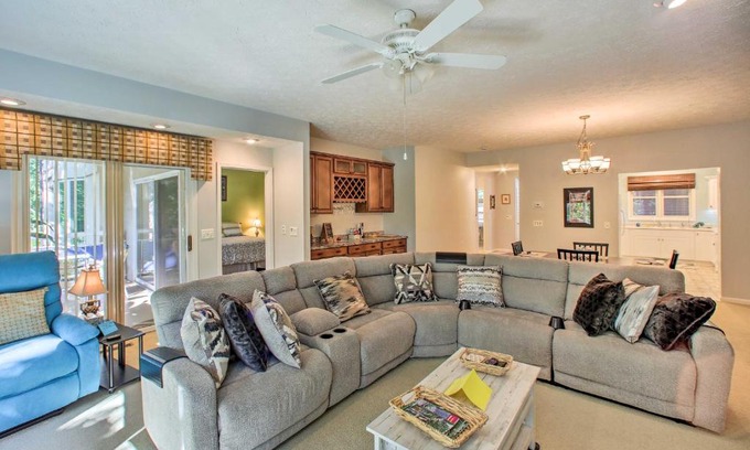 Salem Apartment | Cozy Lake Keowee Condo with Resort Amenities!