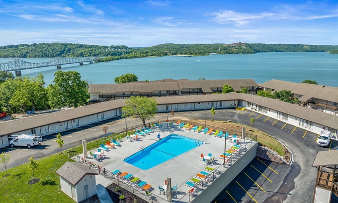 Kimberling City Condo | Cozy Lake Views in Kimberling City