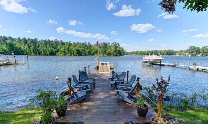 Chapin House | Cozy Lakefront Cabin w/ Gameroom + Hot Tub!