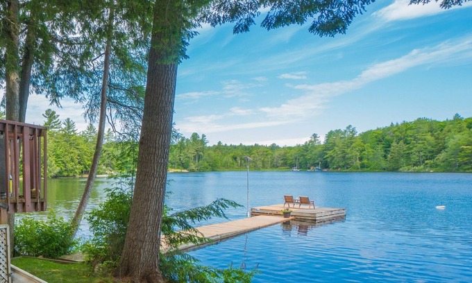 Bracebridge Cottage | Cozy lakefront private cottage in the heart of Muskoka.Pet friendly.Four season.
