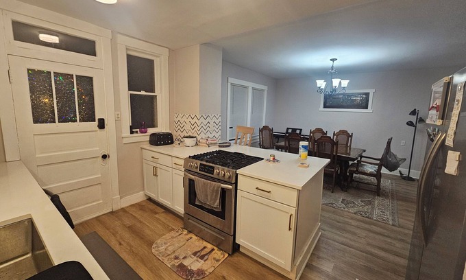 South Hills House | Cozy Lavendar Home: 2-bedroom townhome in vibrant Pittsburgh with WiFi, AC