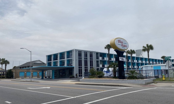 Myrtle Beach Condo | Cozy Little Condo Just A 2 Minute Walk From The Beach!