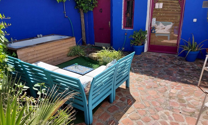 Alora House | Cozy little House with Private garden in Artestación . WIFI. PARKING
