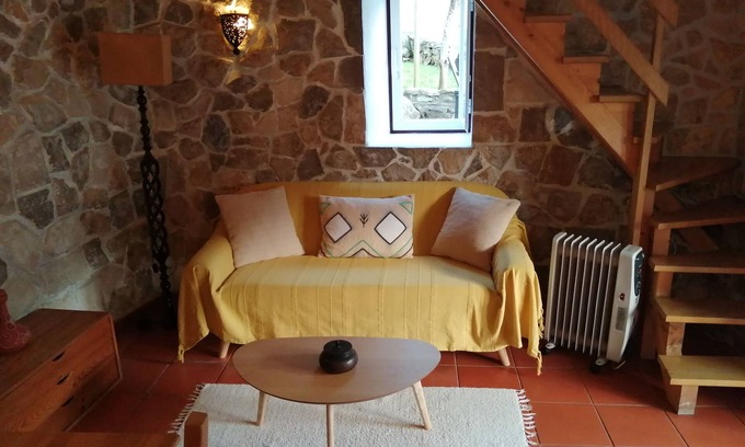 Penedo Cottage | Cozy Little house between the mountain and the sea