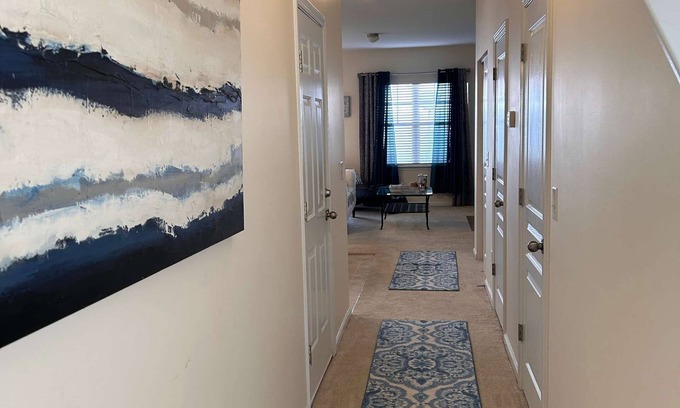 Charlotte Apartment | Cozy little Townhouse 7 minutes from Carowinds