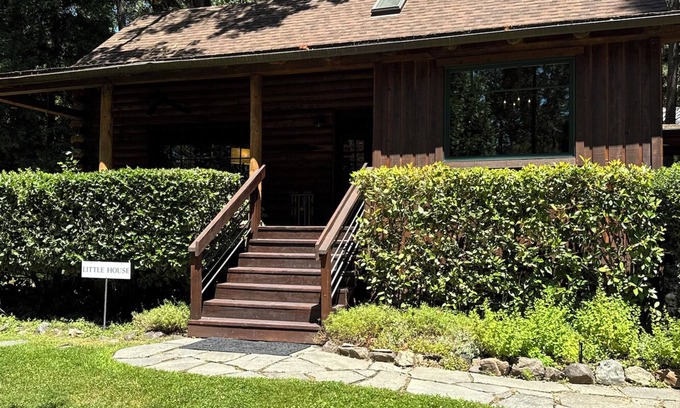 Murphy Cabin | Cozy Log Cabin in the Applegate Valley
