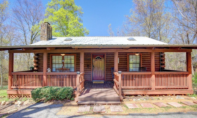 Pine Mountain Valley Cabin | Cozy Log Cabin tucked away in Warm Springs! Near Callaway and FDR