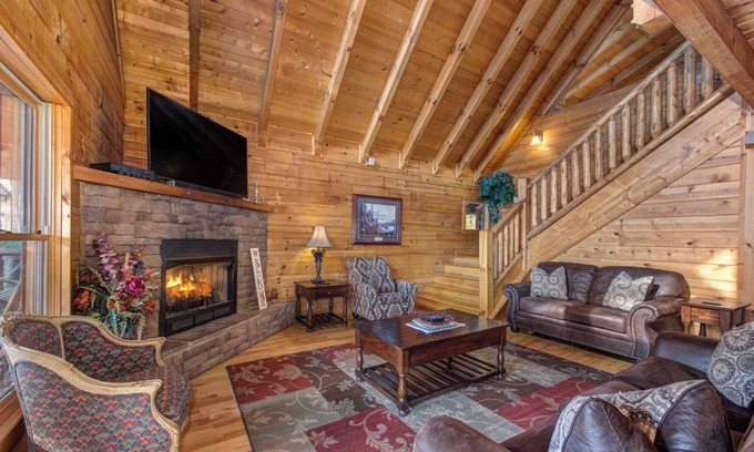 Gatlinburg - Pigeon Forge Cabin | Cozy Log Cabin w/Hot Tub & Game Room!