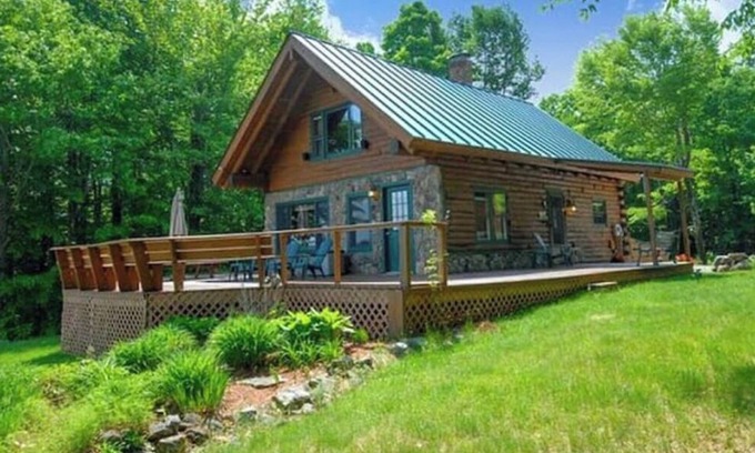 Wolfeboro Cabin | Cozy Log Cabin w/Mountain View