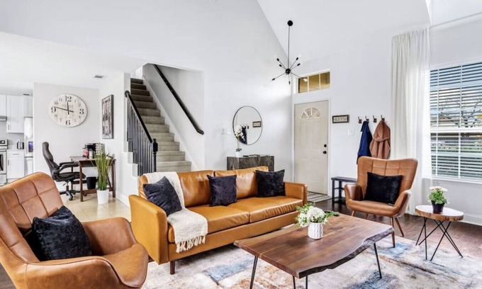 Irving House | Cozy, LUXE Home Near DFW Airport + Fire Pit