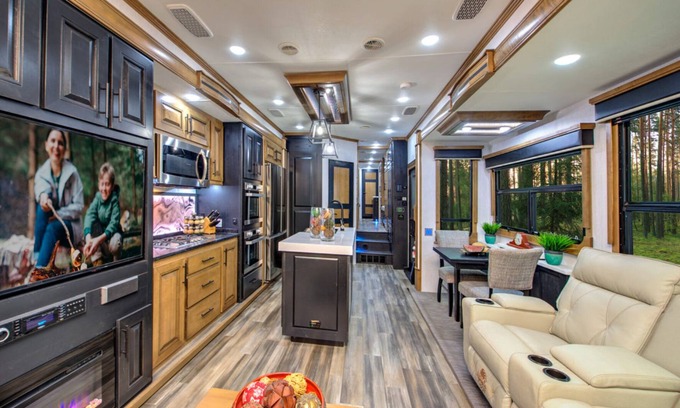 Winterville House | Cozy Mansion on Wheels for Rent Monthly/Annually ONLY.