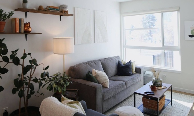 Kamloops Apartment | Cozy Modern Apartment - Near City Centre