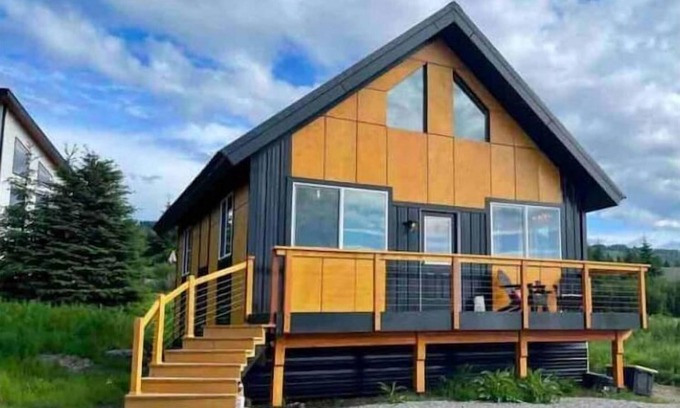 Homer House | Cozy Modern Cabin with a View