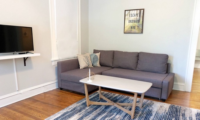Lower Greenville Apartment | Cozy Modern Studio Flat