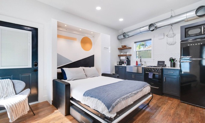 Freetown - Port Rico Apartment | Cozy Modern Studio - Free Parking with Washer & Dryer Perfect for 1 or 2 people!