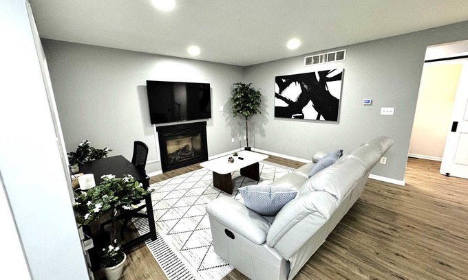 New Castle House | Cozy Modern Villa Sum