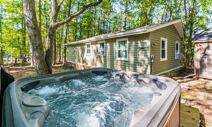 Berkeley Springs Cabin | Cozy & Modern w/Hot Tub, Fire Pit, Grill & Pond