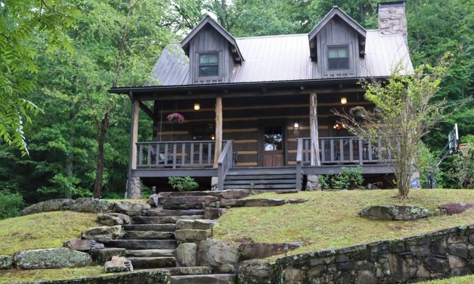 Franklin Cabin | Cozy mountain cabin with hiking trails, tranquil pond and private waterfall!