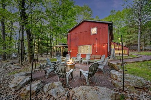 Lake Harmony Estates House | Cozy mountain house with beach access and firepit