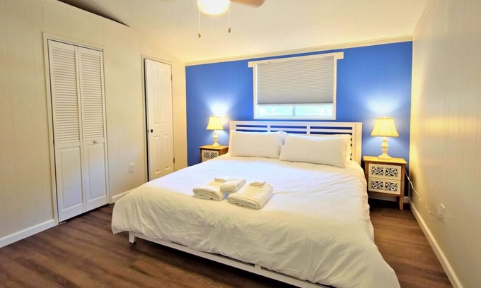Swiss Manor House | Cozy Mountain Retreat w/Views! KING Bed! Pvt Yard