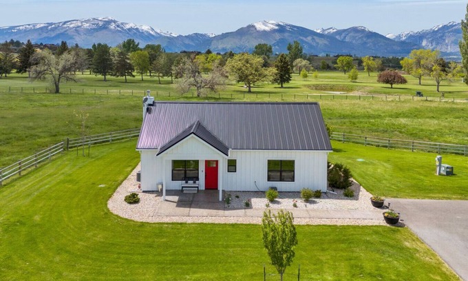 Grantsdale Cottage | Cozy Moutain Cottage