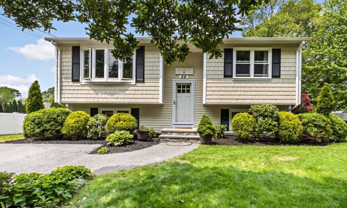 Narragansett House | Cozy Narragansett Home Walking Distance to Narrow River