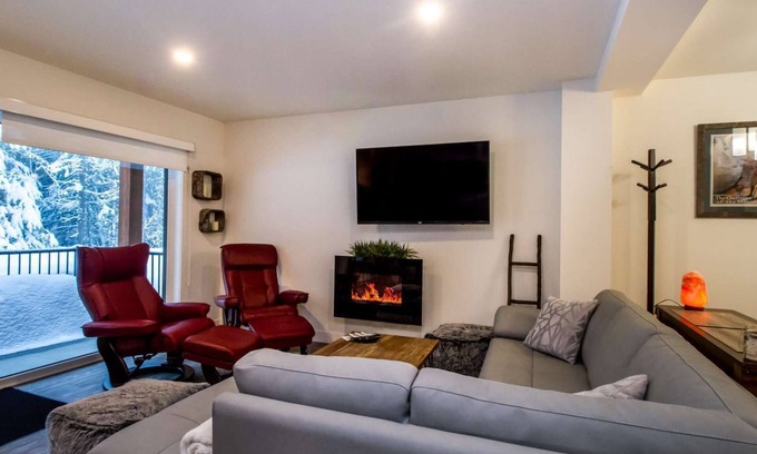 Revelstoke Condo | Cozy, New condo with Great Location only 2 minute drive to the ski resort