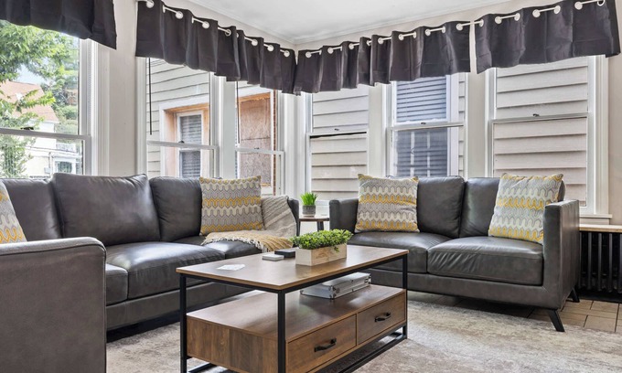 Bonnycastle Apartment | Cozy & New Unit in the Heart of the Highlands