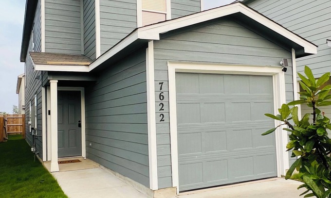 San Antonio House | Cozy newly built home next to Alamo Ranch and Seaworld San Antonio, TX.
