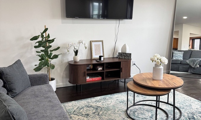 Constable Hook House | Cozy Oasis NYC EWR, Metlife, Amer. Dream-refreshments included