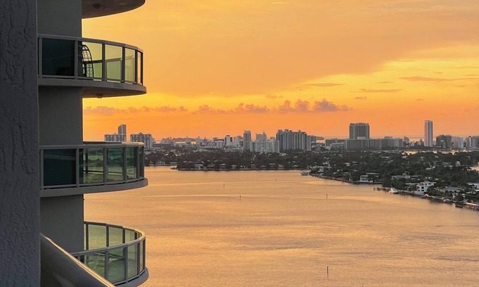 Seybold Apartment | Cozy Oceanview Room Divider Stay – Clean & Serene, great location.