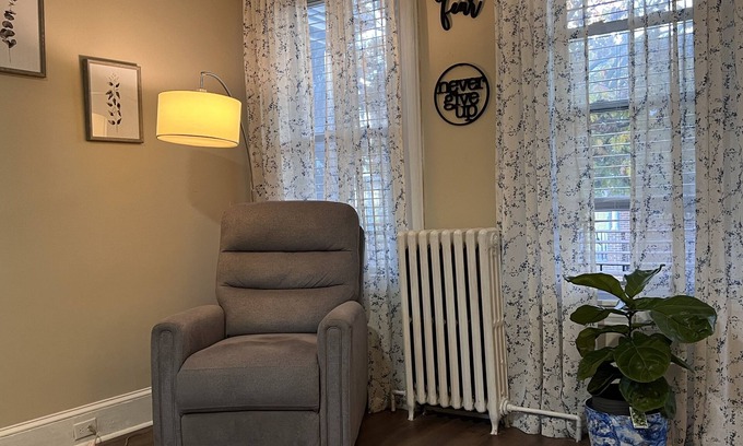 Wilmington House | Cozy on the Hill. Close to Riverfront, Brandywine park and great food