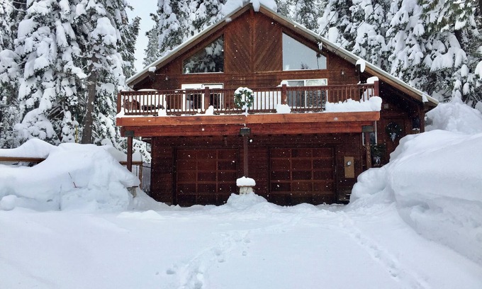 Truckee House | Cozy & Peaceful Truckee Home Near Prosser Reservoir - Pet Friendly