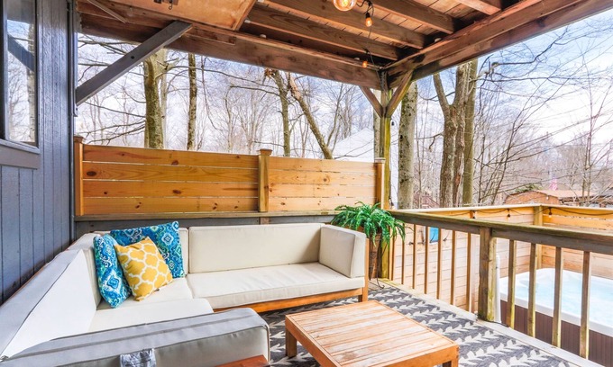 Tobyhanna House | Cozy Pocono Escape | Hot Tub | Outdoor Haven