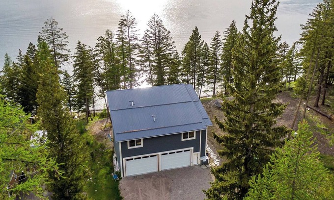 Marion House | Cozy, Pristine Lakefront Escape for Summer or Winter Fun/Built 2016