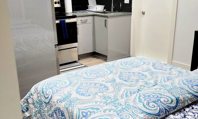 Victoria House | Cozy & Private Backyard Suite – Your Home Away from Home