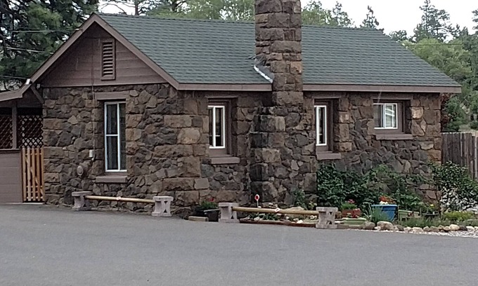 Flagstaff Cabin | Cozy Private Cabin Within Flagstaff City Limits~Freestanding Guesthouse